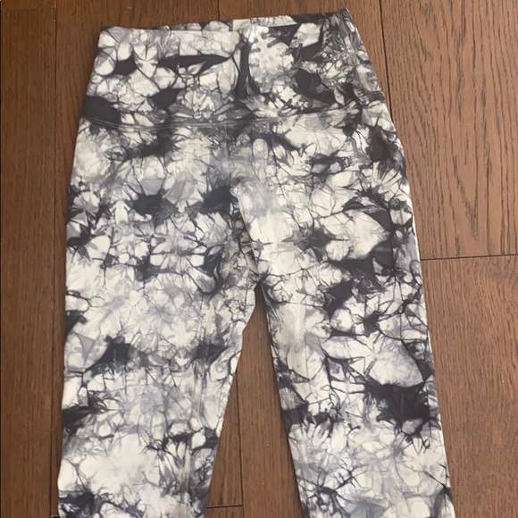 Lululemon Super High Rise Pant - Picture 3 of 3